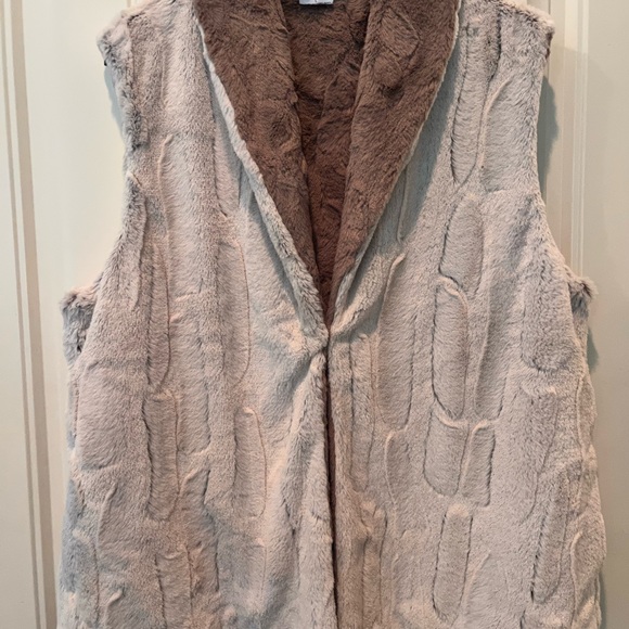 Alfred Dunner Plush Faux Fur Vest Reversible Cream Brown Sz Large Chic Soft Warm - Picture 7 of 9